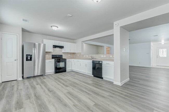 Building Photo - 7027 Parkford Meadow Dr