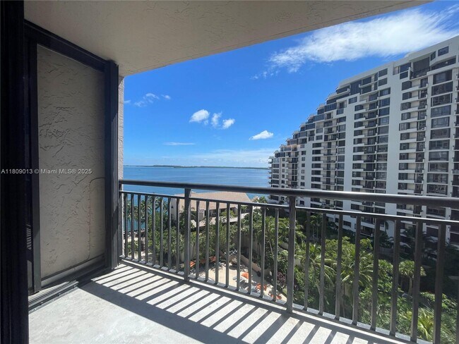 Building Photo - 540 Brickell Key Dr