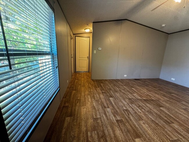 Building Photo - 7650 US-90