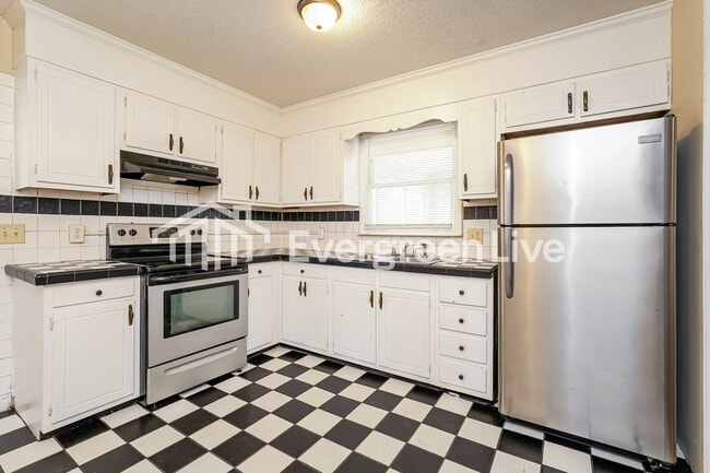 Building Photo - 118 Peachtree Ln