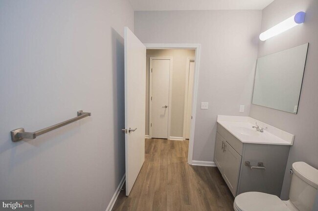 Building Photo - 218 W Main St