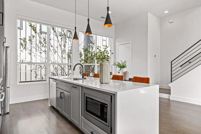 Building Photo - 2317 Moser Ave