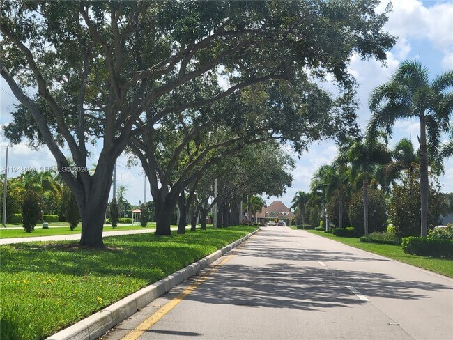 Building Photo - 196 Mansfield F