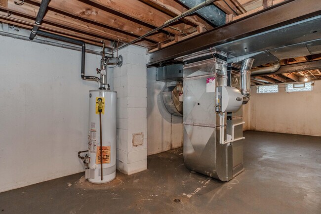 Building Photo - 22745 Wrexford Dr