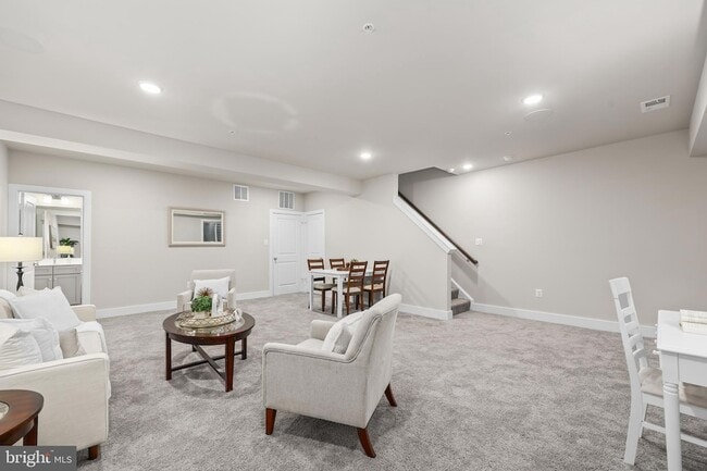 Building Photo - 1334 S Quinn St