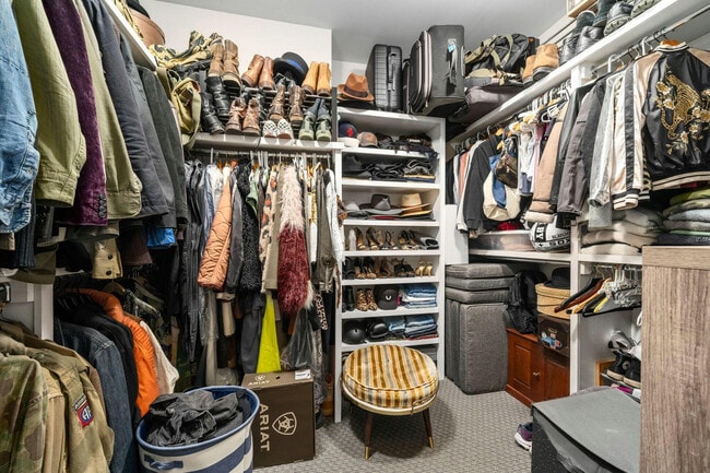 Building Photo - 484 E Kossuth St