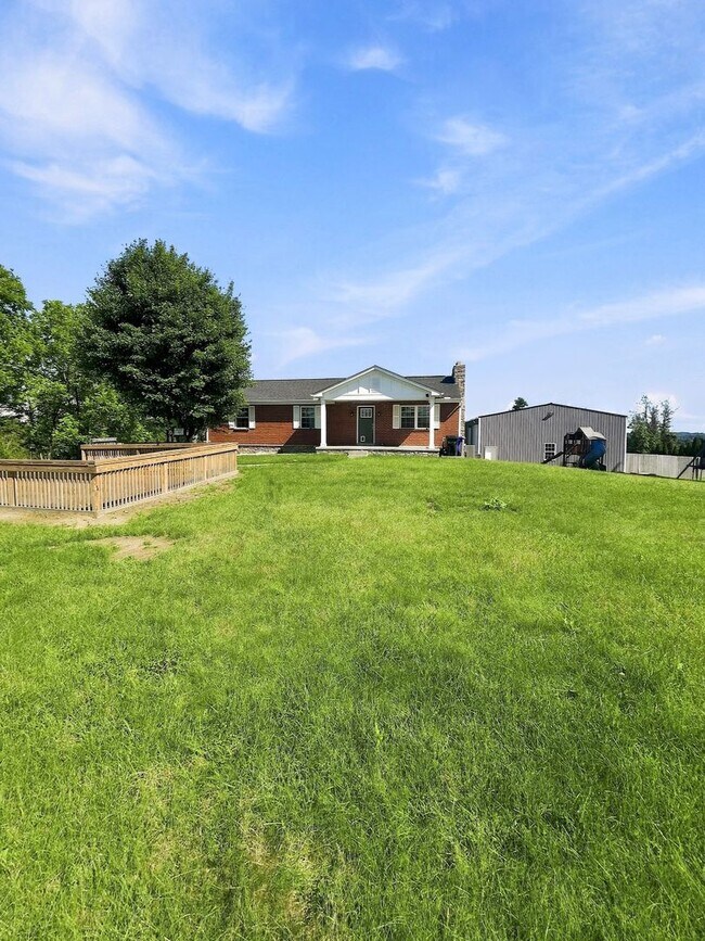 Building Photo - 7906 Steubenville Pike