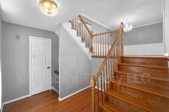 Building Photo - 2170 Kings Garden Way