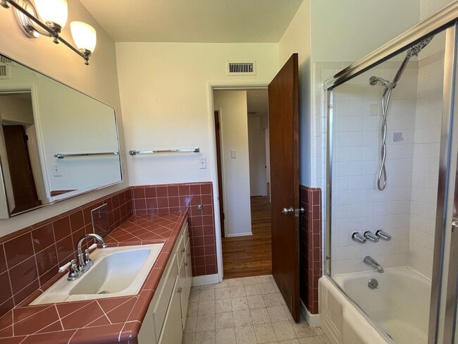 Building Photo - Charming Single Level 3-Bedroom 2-Bathroom Home With Hardwood Floors