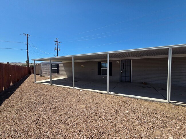 Building Photo - Cute, Clean & Affordable 3 Bed / 2 Bath Home in Central Bullhead City!