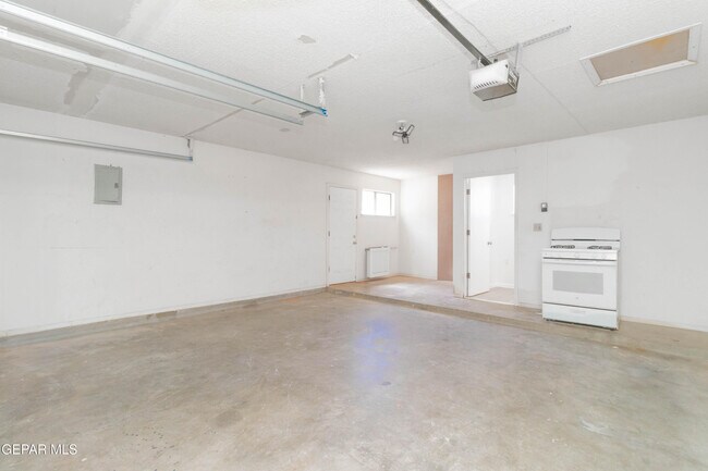 Building Photo - 11240 Warcloud Ave