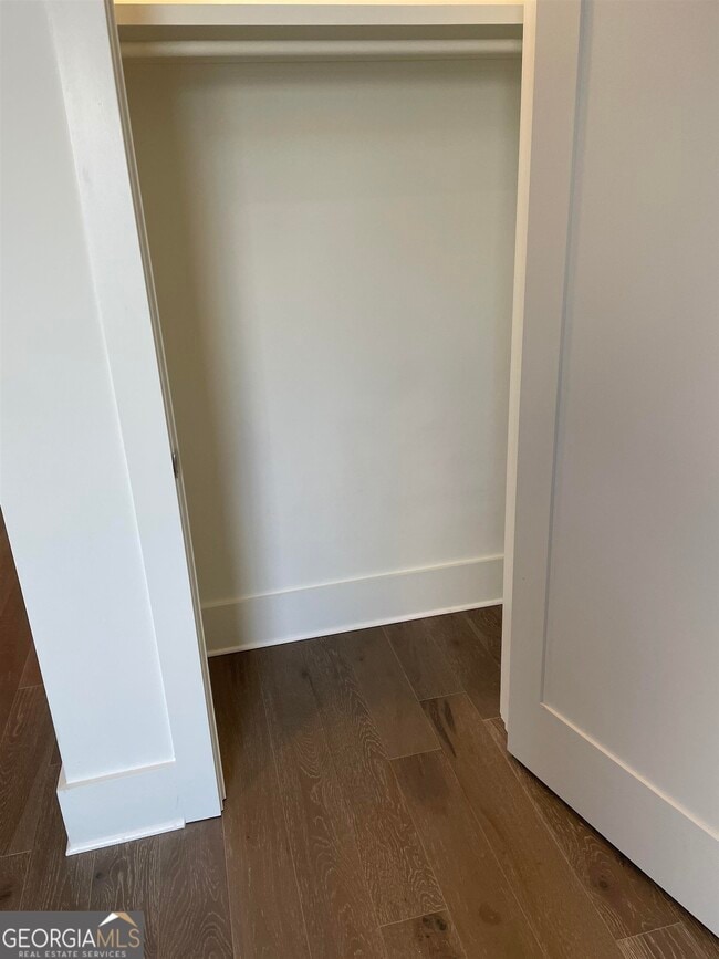 Building Photo - 460 Heatherden Ave