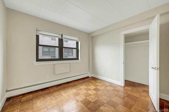 Building Photo - 505 White Plains Rd