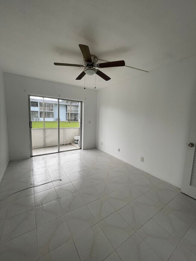 Building Photo - 172 Salisbury I