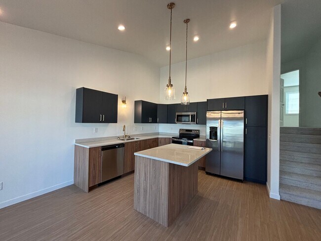 Building Photo - 3 Bed 3 Bath Townhome