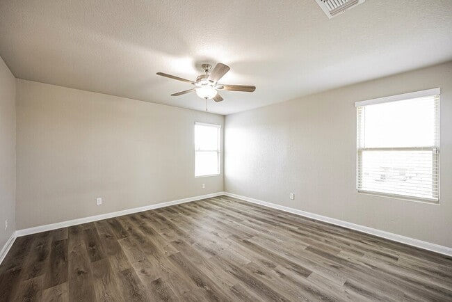 Building Photo - 15815 Spruce River Ct