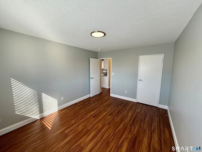 Building Photo - 1168 Main St