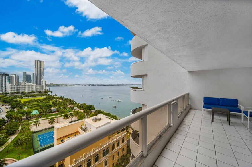 Building Photo - 1717 N Bayshore Dr