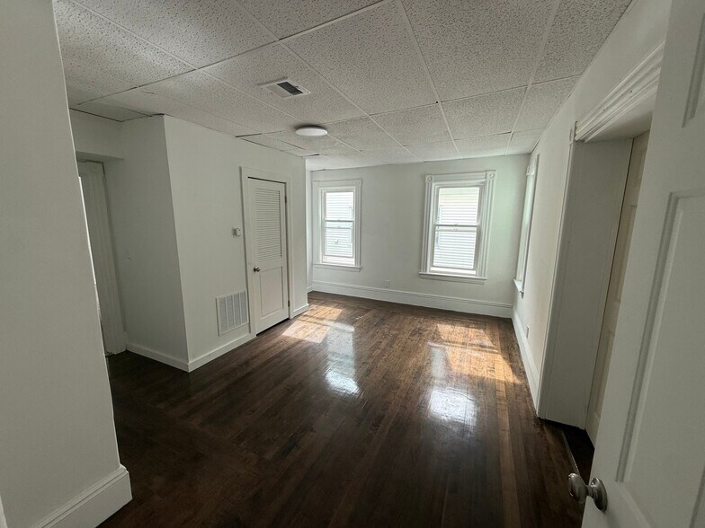 Building Photo - 25 Wyman St