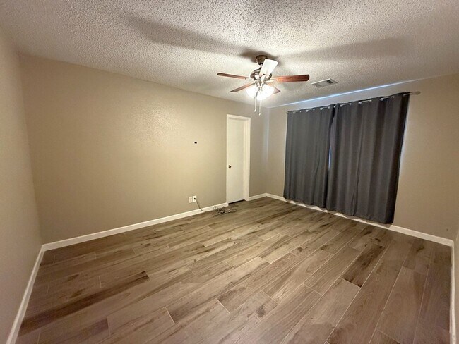 Building Photo - 15934 Blueridge Rd