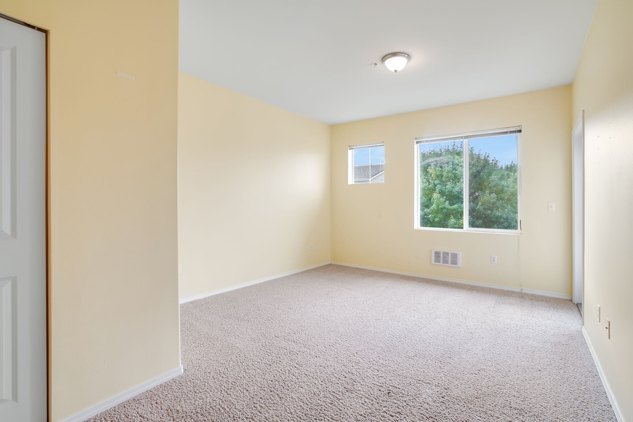 Building Photo - 14915 38th Dr SE