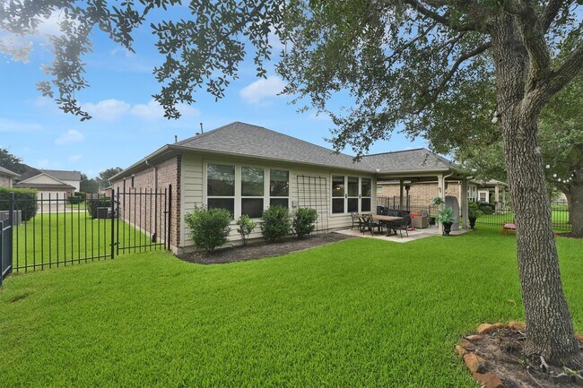 Building Photo - 8227 Clover Leaf Dr