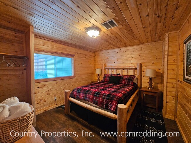 Building Photo - Country Living with 4 Bedrooms plus an Office!