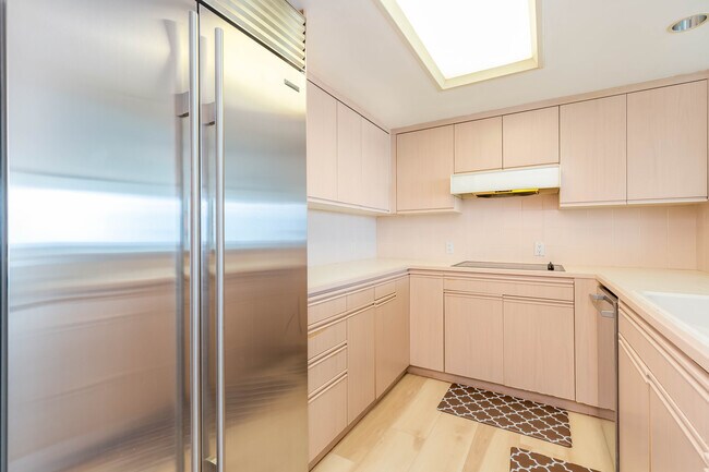 Building Photo - 1341 Kapiolani Blvd