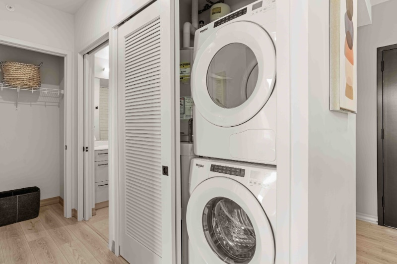 Building Photo - 2118 N Elston Ave