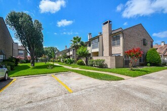 Building Photo - 718 Country Pl Dr