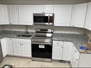 Building Photo - 4 Park Ave Pl