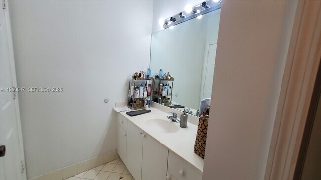 Building Photo - 1225 NE 32nd Ave