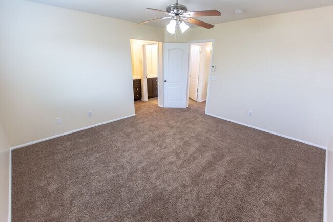 Building Photo - 41294 W Pryor Ln