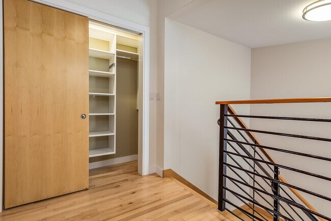 Building Photo - 659 Dennett St