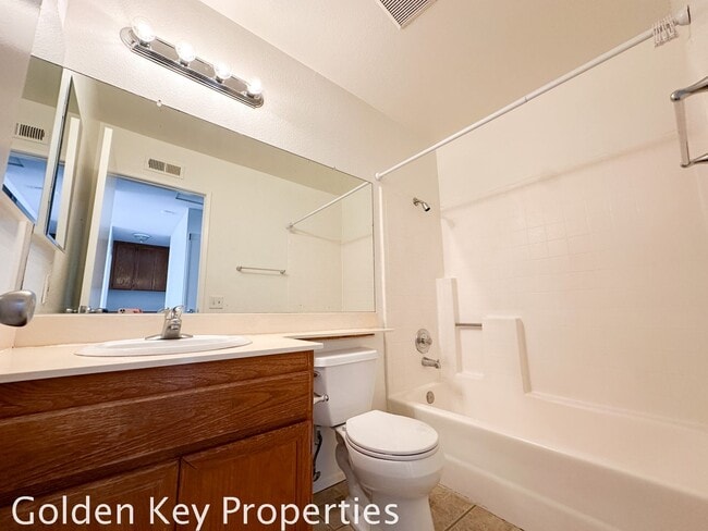 Building Photo - Four-bedroom townhome in The Trails at Cal...