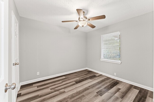 Building Photo - 3034 Akard St