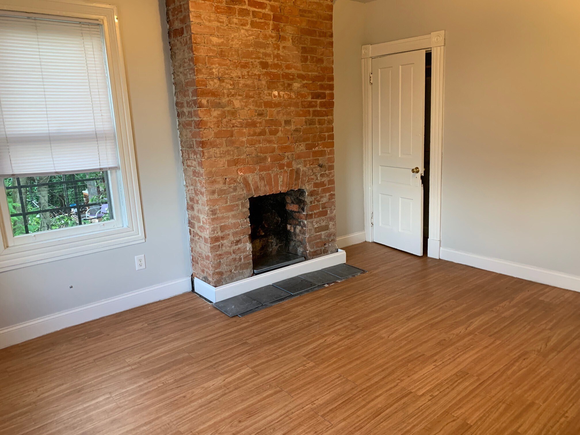 Building Photo - 2372 Harper Ave