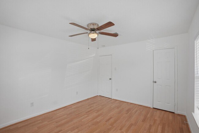Building Photo - 5315 Bell St