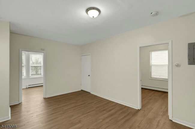 Building Photo - 496 S 21st St