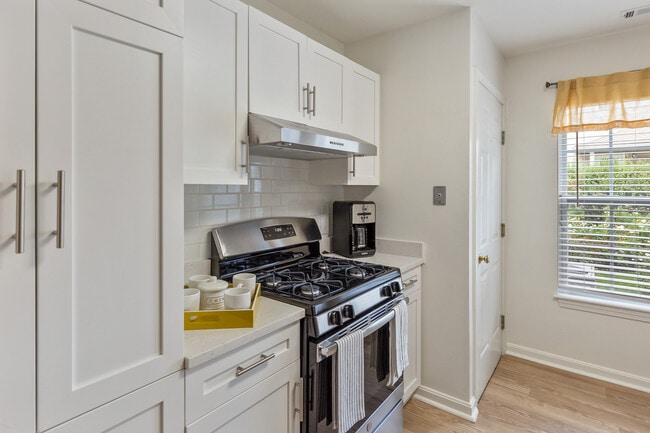 Building Photo - Orchards Apartments
