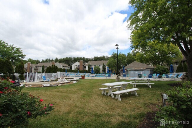 Building Photo - 4707 Ravens Crest Dr