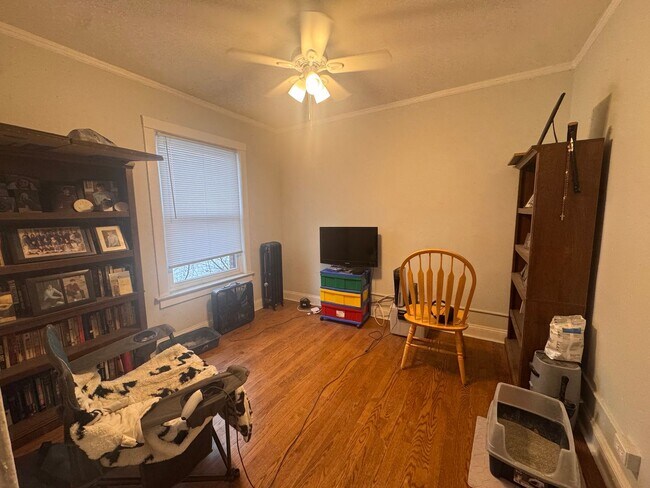 Building Photo - Nice 1 Bed in Quaint Roger's Glenwood District