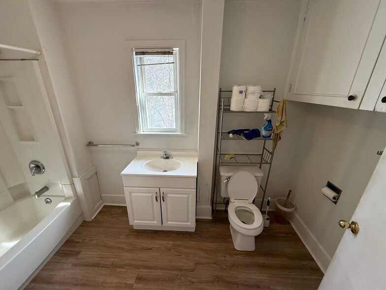 Building Photo - 10-2 Russell St