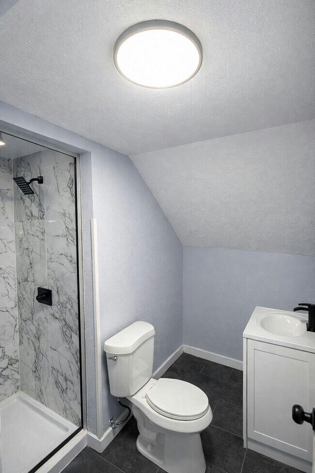 Building Photo - 5563 Silvertown Dr