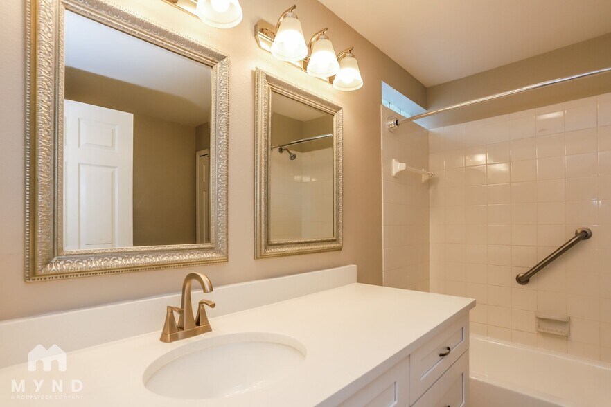 Building Photo - 6119 Sand Key Ln