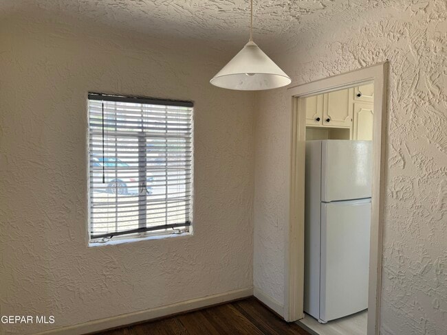 Building Photo - 1222 Mesita Dr