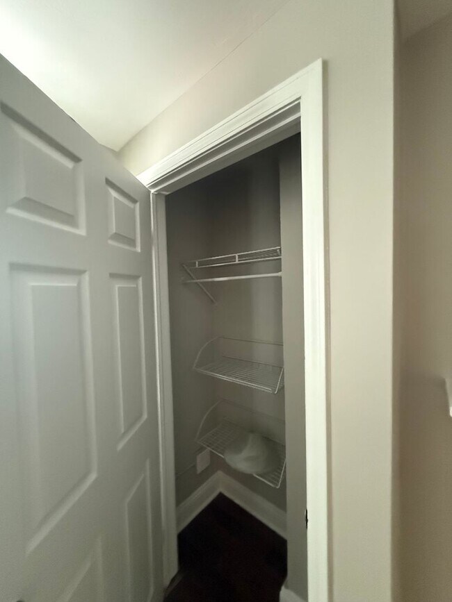 Building Photo - EXTREMELY SPACIOUS AND REMARKABLY REMODELED NORTHSIDE HOME- AVAIL MAY 1ST!