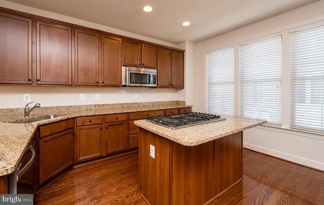 Building Photo - 3431 Kemper Rd