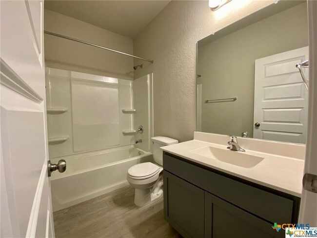 Building Photo - 2440 Dielman Dr