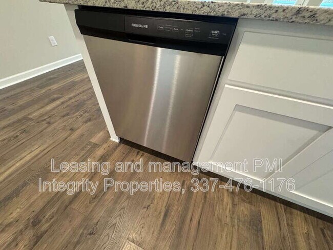 Building Photo - 325 White Pine Dr